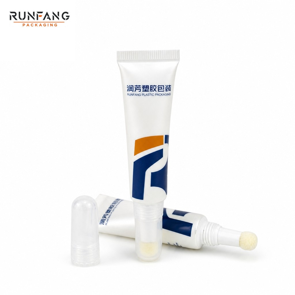 Tube de gloss à lèvres en plastique souple de 19 mm avec embout éponge